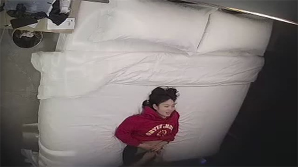 酒店偷拍情侣狂野战！淫叫声浪高清流出